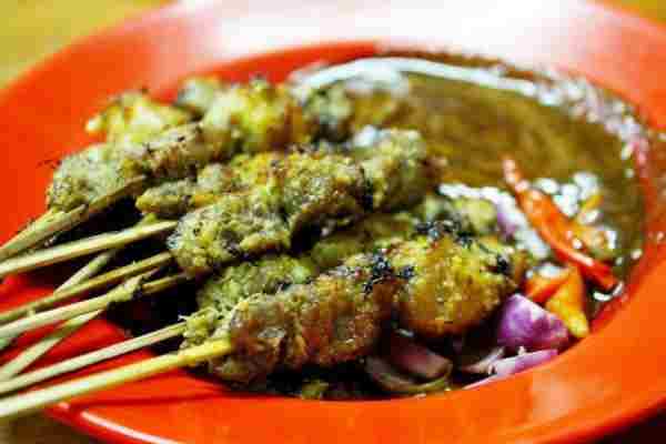Kuliner Legendaris di Surabaya - Sate Klopo Ondomehen Bu Asih